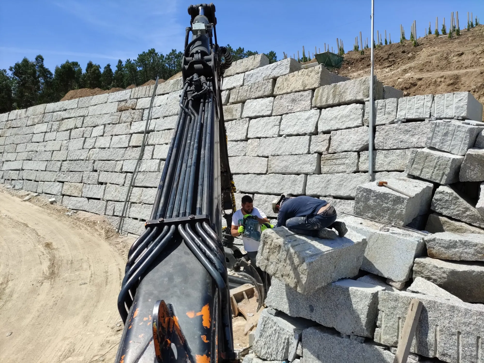 Muro con sistema de drenaje
