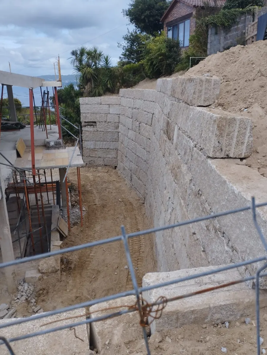 Muro escalonado en desnivel