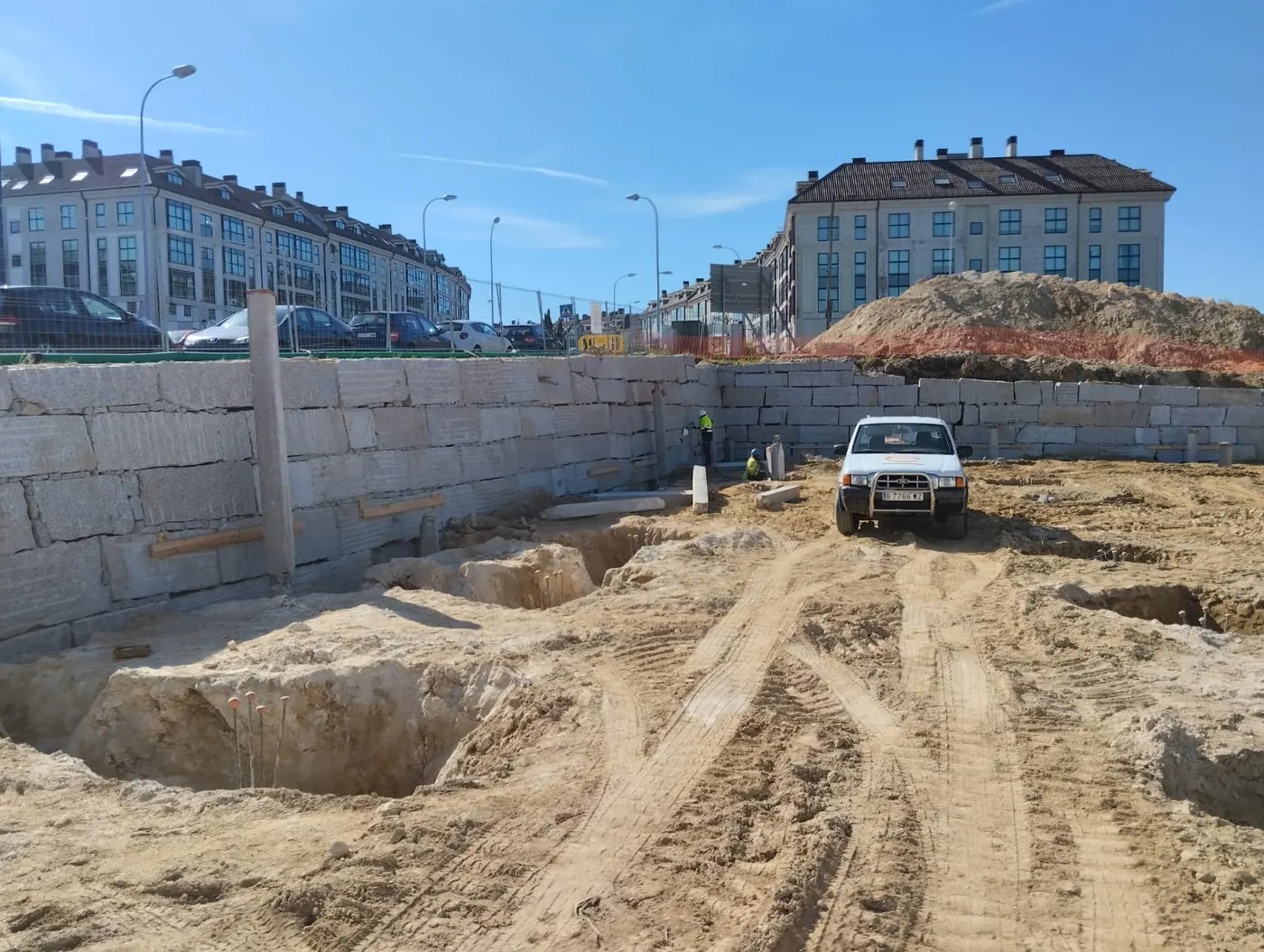 Cerramiento de parcela en entorno urbano
